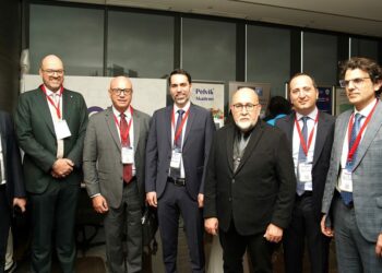 Robotik cerrahi ve ‘İzle – gör’ yaklaşımı masaya yatırıldı