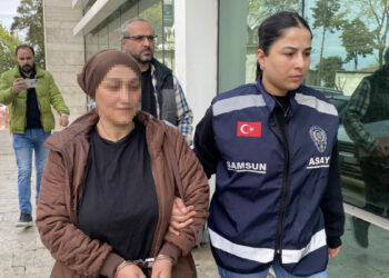 Yeğeninin evinden 750 bin liralık ziynet eşyası çalıp, otomobil satın aldı