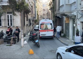 Beyoğlu’nda 28 yaşındaki Ramazan evinde ölü bulundu; kız arkadaşı gözaltına alındı