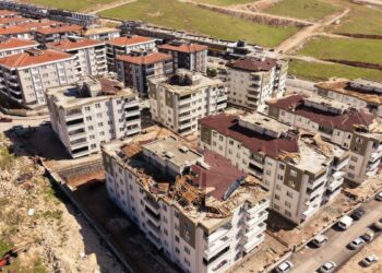 Gaziantep’te fırtınanın hasar tespiti sürüyor; çatılardaki zarar dron kamerasında