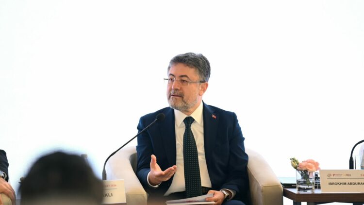 Bakan Yumaklı, Azerbaycan’da