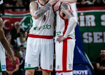 Basketbolda düğüm son maçlara kaldı