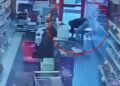 Jandarma personelinin, marketteki müşteriyi kalp masajıyla hayata bağladığı anlar kamerada