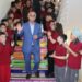 Emekliye ayrılan 47 yıllık öğretmeni 'Hatıran Yeter' şarkısıyla uğurladılar