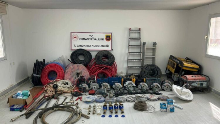Depremzedelerin köy evlerinden 11 milyon değerinde malzeme çaldılar