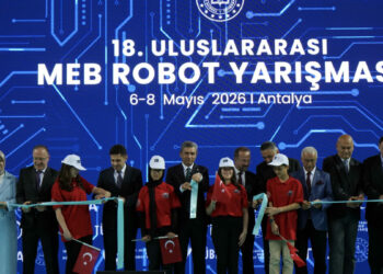 Robotlar, Antalya'da yarışıyor; 11 bin 200 katılımcı, 3 bin 600 robot sahnede