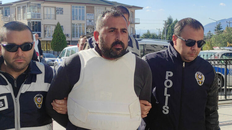 Husumetlisi öldüren sanığın cezası bozuldu, yeniden yargılanıyor
