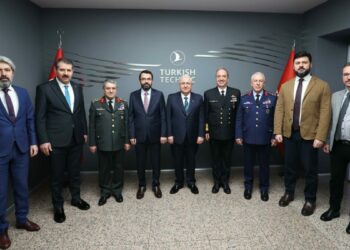 Bakan Güler, Türk Hava Yolları Teknik A.Ş'yi ziyaret etti