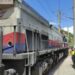 Yük treni, okul servis minibüsüne çarptı; sürücü yaralandı