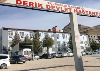 Taşıdığı demir yüksek gerilim hattı ile temas edince akıma kapılıp ağır yaralandı