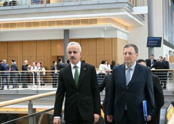 Ulaştırma ve Altyapı Bakanı Uraloğlu, Almanya'da