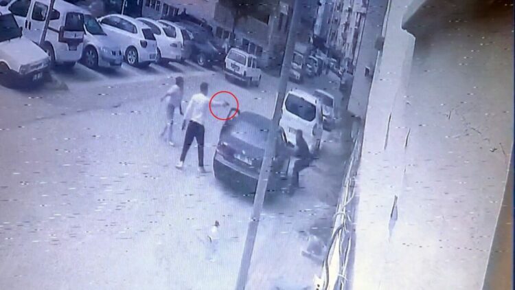 Bursa’da silahlı alacak kavgası kamerada: 1 yaralı