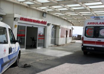 Parkta kadınların bıçaklı kavgası; 1 ağır yaralı