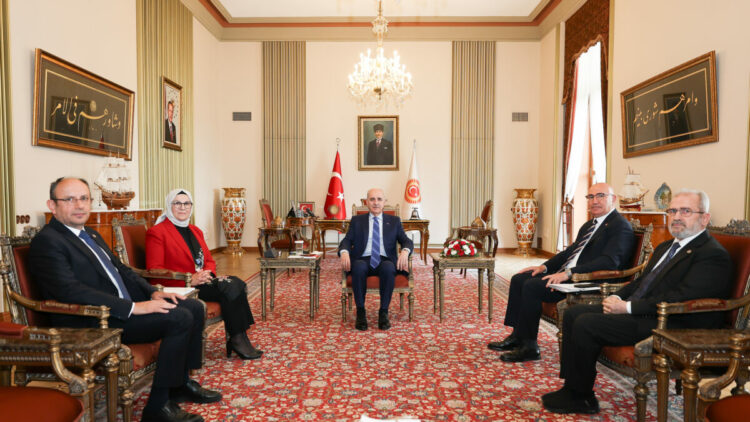 Kurtulmuş, Çocuk Hakları Alt Komisyonu üyelerini kabul etti