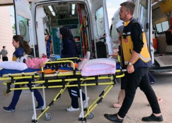 Balkonda başına mermer düşen Miray, ağır yaralandı