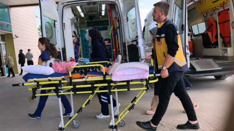 Balkonda başına mermer düşen Miray, ağır yaralandı