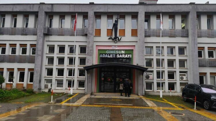 Abdullah öğretmen davasında avukatlar arasında tartışma