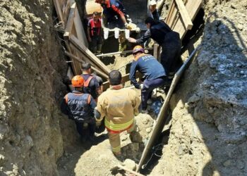 Hatay’da göçük altında kalan işçi yaralı kurtarıldı