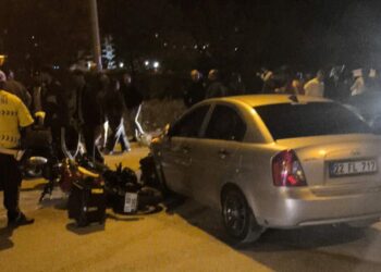 Otomobille motosiklet çarpıştı; 2 yaralı