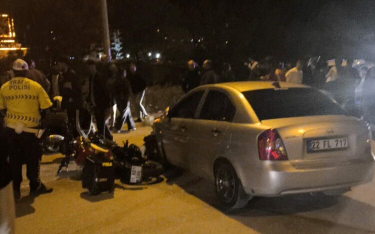 Otomobille motosiklet çarpıştı; 2 yaralı