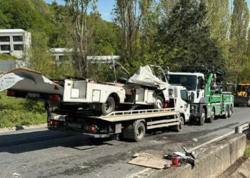 Sarıyer'de bariyerlere çarpan karavan sürücüsü hayatını kaybetti