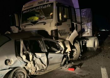 TIR ile çarpışan otomobildeki çift öldü