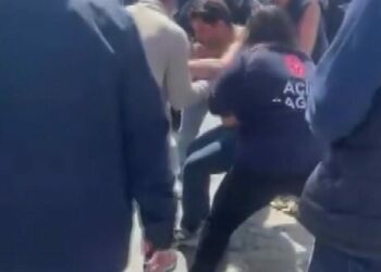 Başakşehir'den aracından inerken silahlı saldırıya uğradı