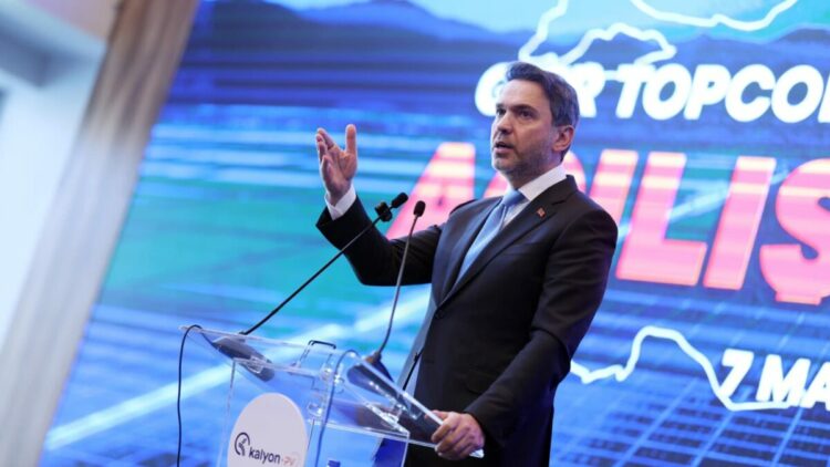 Bakan Bayraktar: Sivas ve Karaman'da biner megavatlık GES kurulacak