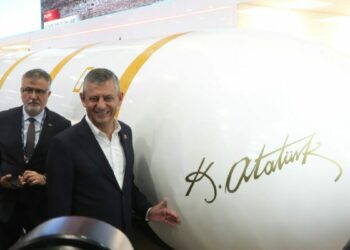 Özgür Özel, SAHA EXPO 2026'yı ziyaret etti