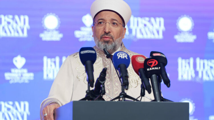 Türkiye Diyanet Vakfı'ndan 300 gence 500 bin lira evlilik desteği