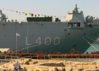 TCG Anadolu Gemisi Sarayburnu'na demirledi