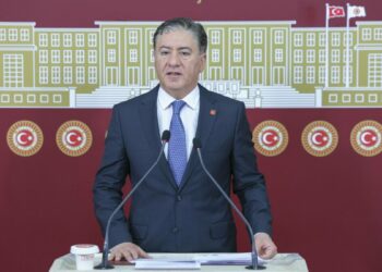CHP'li Emir: Başkanlarımızı kendi partilerine geçirme çabasında olduklarını biliyoruz