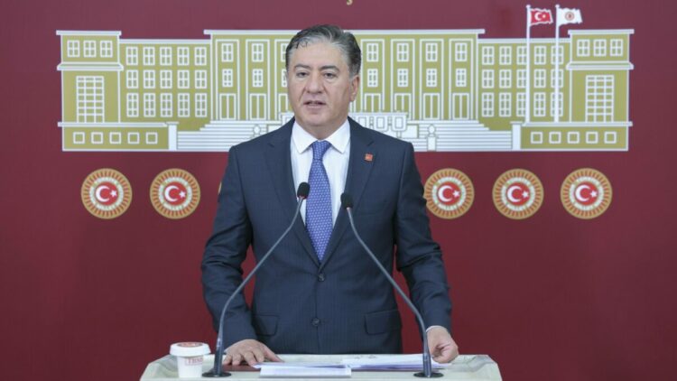 CHP'li Emir: Başkanlarımızı kendi partilerine geçirme çabasında olduklarını biliyoruz