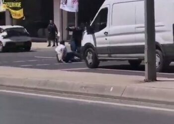 Ataşehir'de tekmeli yumruklu yol verme kavgası kamerada