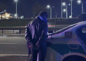 Ataşehir’de çalıntı motosikletle polisten kaçan 2 şüpheli, takiple yakalandı; sürücüye 550 bin lira ceza