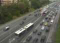 Üsküdar’da metrobüsün motor kısmında çıkan yangın söndürüldü