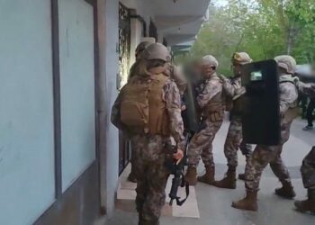 Kıraathane görünümlü kumarhanelerde kadınları kullanıp çiftçileri borçlandırmışlar; 14 gözaltı