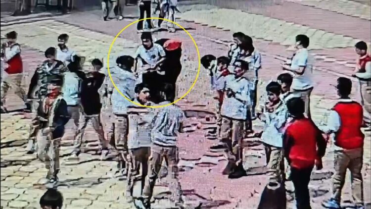Heimlich manevrasıyla öğrencisinin hayatını kurtardı