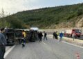 Kuşadası'nda otomobil ile minibüs çarpıştı: 12 yaralı