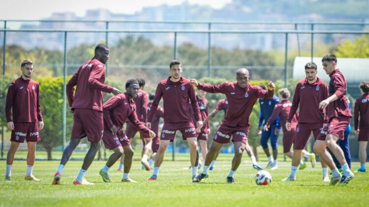 Trabzonspor, Beşiktaş maçı için İstanbul’a gitti