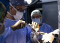 Medicana Ataşehir Hastanesi’nde canlı beyin pili cerrahisi uluslararası katılımla gerçekleştirildi