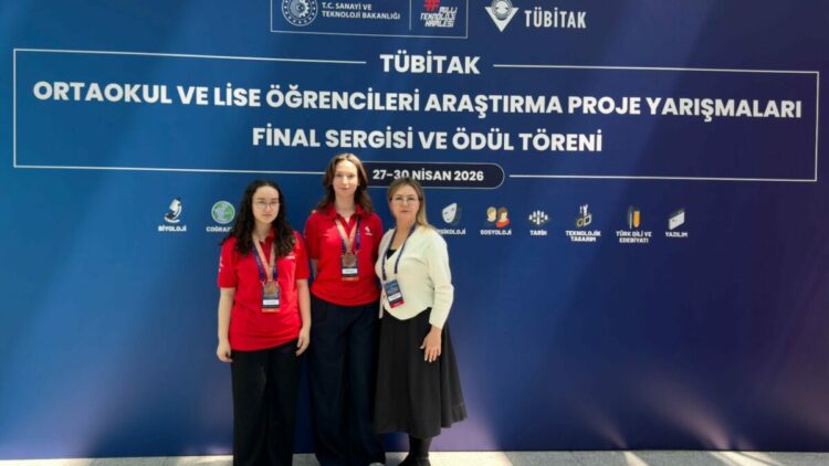 Özel Ege Lisesi'ne 57'nci  TÜBİTAK Lise Öğrencileri Araştırma Projeleri Yarışması'nda üçüncülük ödülü