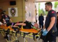 Devrilen motosikletin sürücüsü polis memuru yaralandı