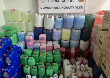 Edirne’de 4 bin 613 litre sahte sıvı deterjan ve ham maddesi ele geçirildi