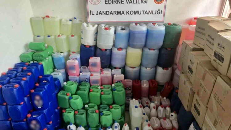 Edirne’de 4 bin 613 litre sahte sıvı deterjan ve ham maddesi ele geçirildi