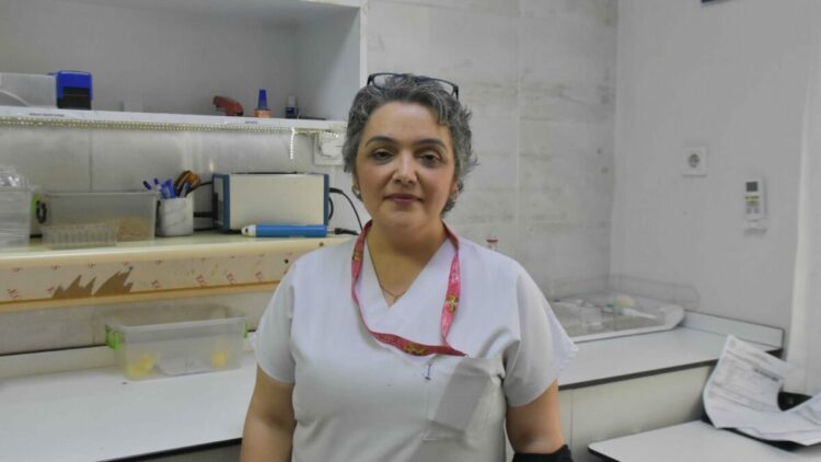 Necla hemşire engel tanımıyor; annelik çok güzel bir duygu
