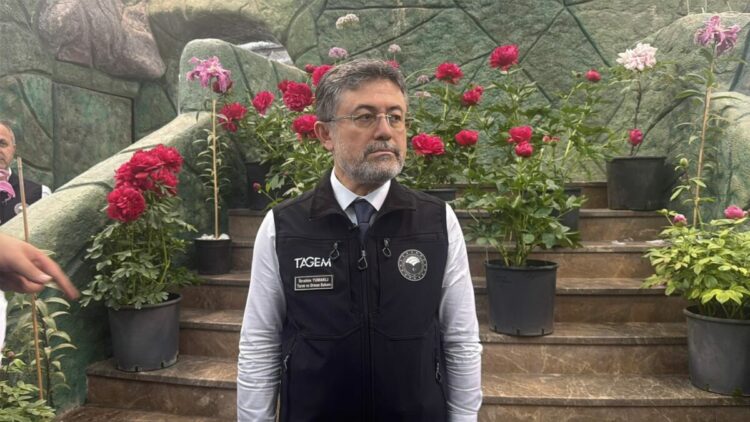 Yalova'da Geofit bahçesinde inceleme yapan Bakan Yumaklı: Yılda 2 milyar adet süs bitkisi üretiyoruz