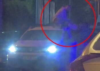 Otomobili durdurup üzerine çıktı; o anlar kamerada