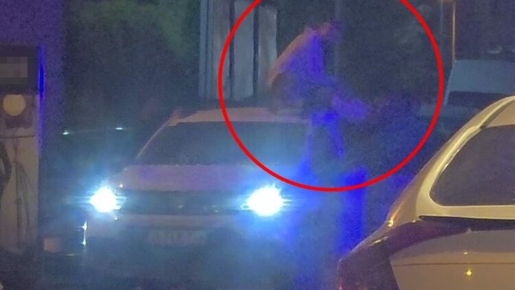 Otomobili durdurup üzerine çıktı; o anlar kamerada