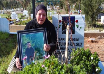 8 bıçak darbesiyle öldürülen Batuhan'ın annesi: Anneler Günü'nde hediye alan oğlum artık toprağın altında